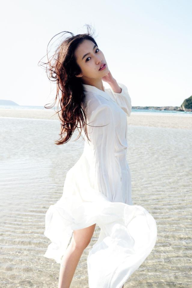 　「月刊　恒松祐里　優」の収録カット