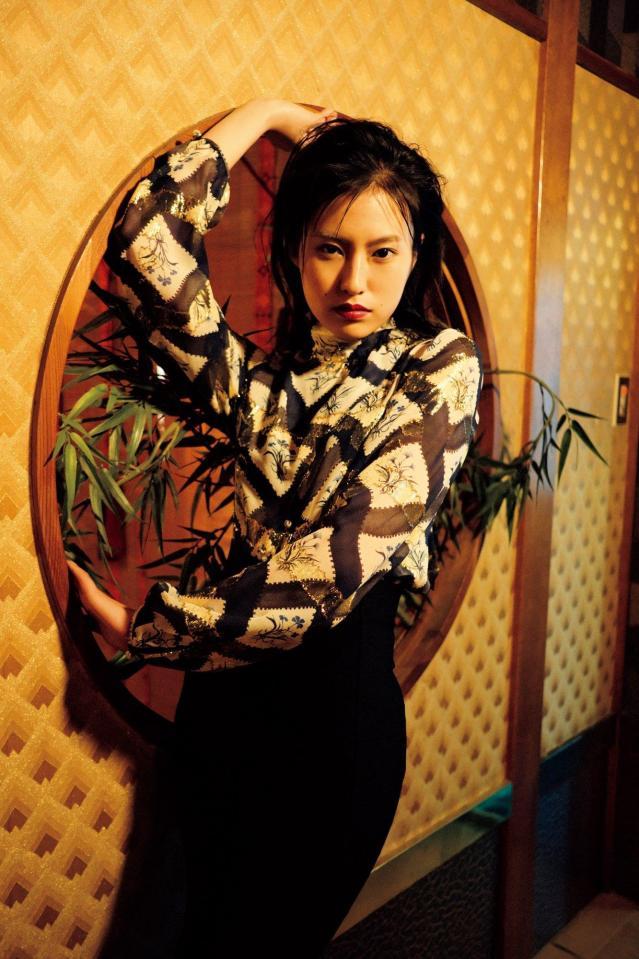 　「月刊　恒松祐里　優」の収録カット