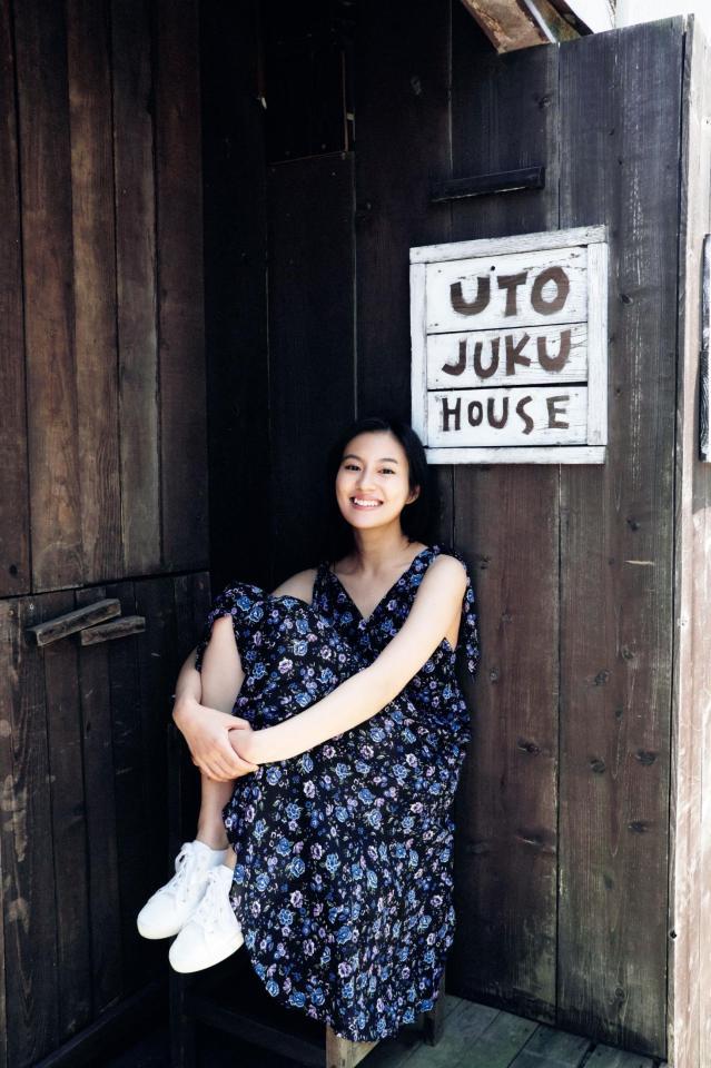 　「月刊　恒松祐里　優」の収録カット