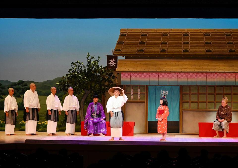 新作喜劇「一休さん」に出演した（右から）渋谷天外、毎田暖乃、藤山扇治郎、桐生麻耶＝京都・南座（提供・松竹）