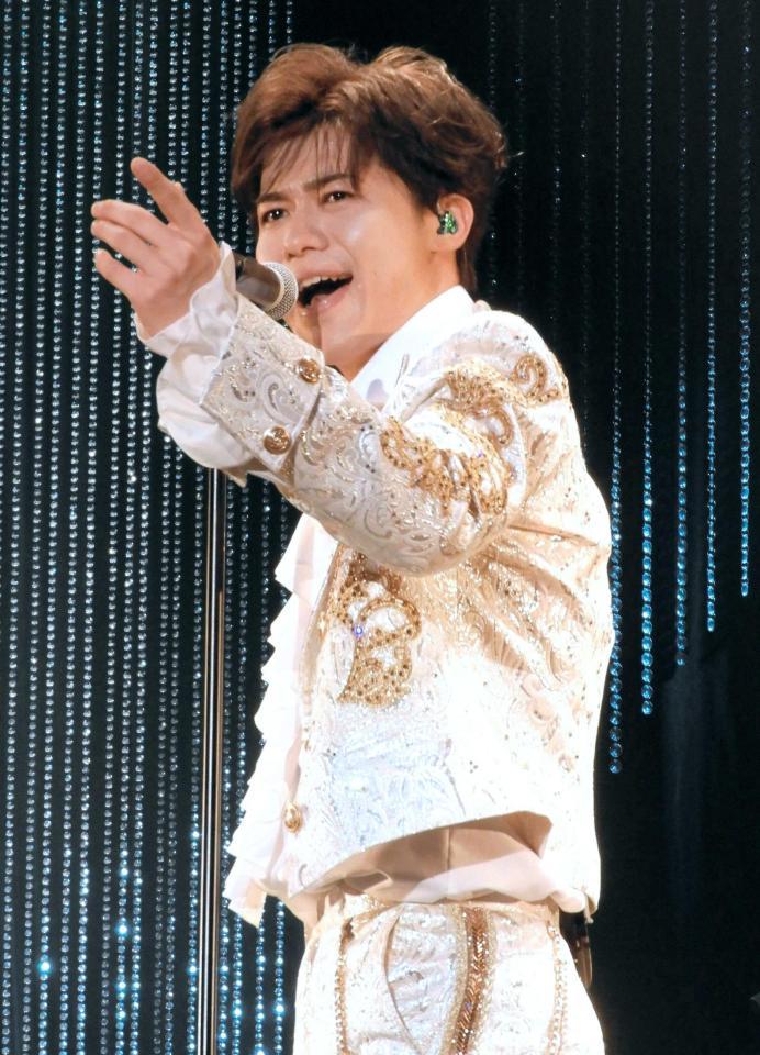 　コンサートを行った新浜レオン＝都内