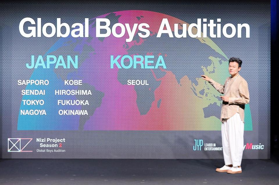 　オーディション概要をプレゼンするＪ．Ｙ．Ｐａｒｋ氏＝韓国国内　（Ｃ）Ｓｏｎｙ　Ｍｕｓｉｃ　Ｅｎｔｅｒｔａｉｎｍｅｎｔ　（Ｊａａｎ）　Ｉｎｃ．／ＪＹＰ　Ｅｎｔｅｒｔａｉｎｍｅｎｔ． 