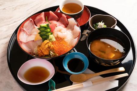 　藤井聡太王位の昼食「海鮮丼」（日本将棋連盟提供）