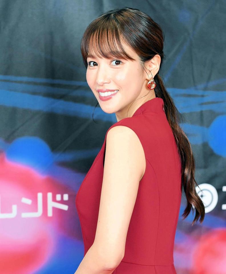 新旧メディアの枠を飛び越え、活躍の場を広げる鷲見玲奈（撮影・伊藤笙子）