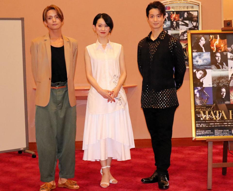 ミュージカル「マタ・ハリ」に出演する三浦涼介、愛希れいか、田代万里生（左か）＝梅田芸術劇場メインホール
