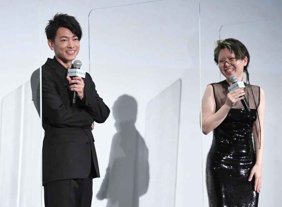 トークを繰り広げる佐藤健（左）と中村佳穂＝東京・ＴＯＨＯシネマズ六本木（撮影・棚橋慶太）