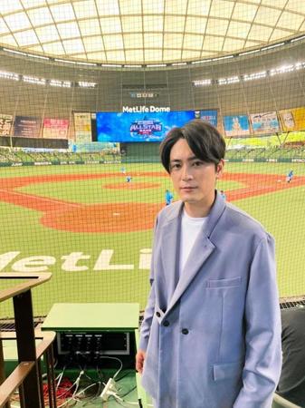 オールスター第１戦でテレビ解説を務めた間宮祥太朗（トライストーン・エンタテイメン提供）