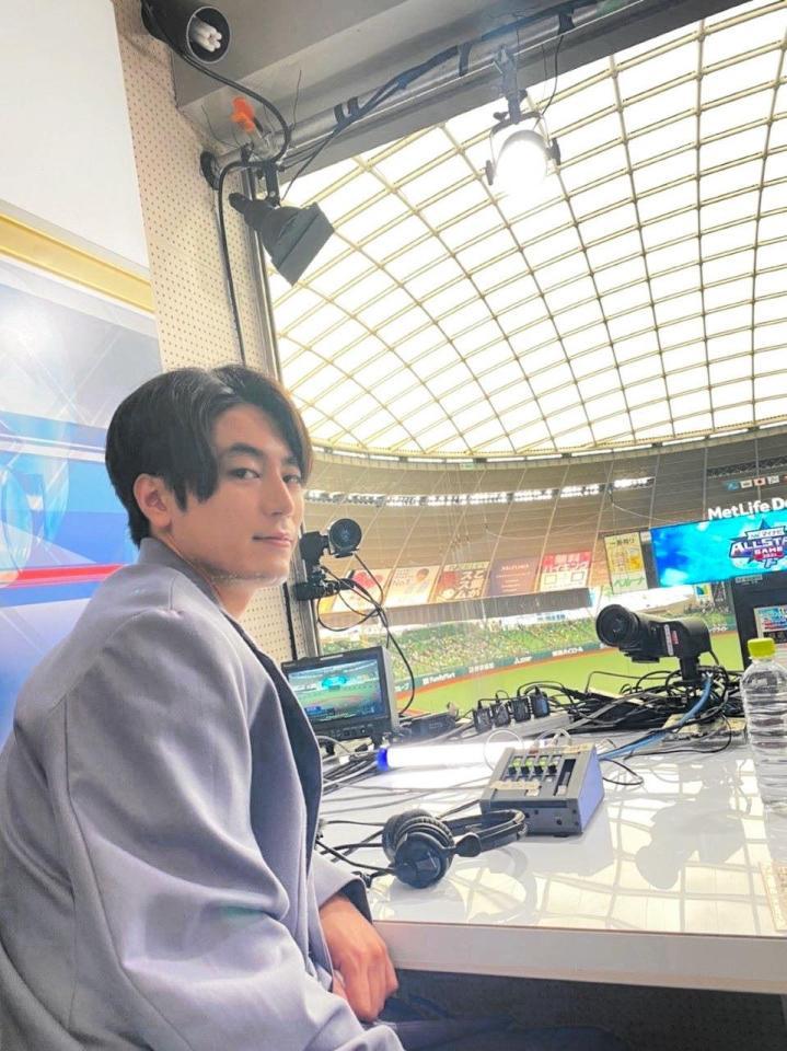 オールスター第１戦でテレビ解説を務めた間宮祥太朗（トライストーン・エンタテイメン提供）