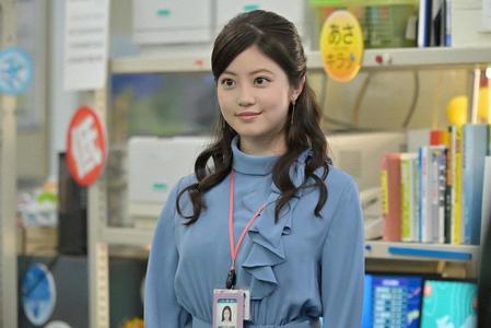 若手気象予報士の莉子（今田美桜）