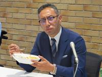 　「海老蔵カレー」へのこだわりを語った市川海老蔵＝都内