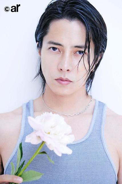 山ｐ フェロ男 代表で女性誌 ａｒ 表紙登場 鍛えた二の腕 胸板 芸能 デイリースポーツ Online