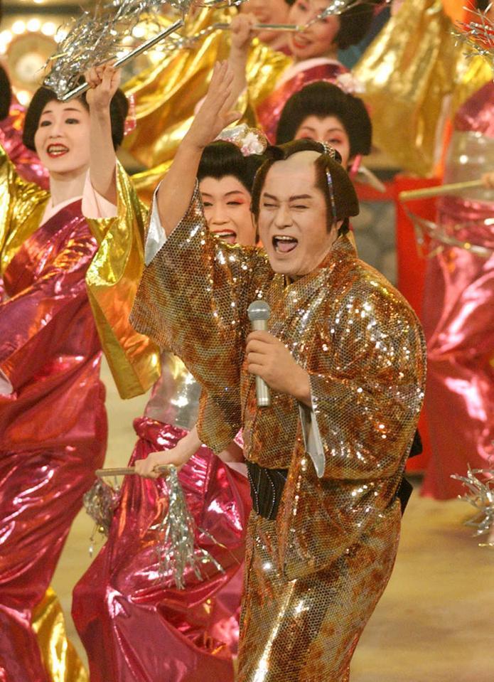 ２００４年の紅白歌合戦でマツケンサンバⅡを熱唱した松平健