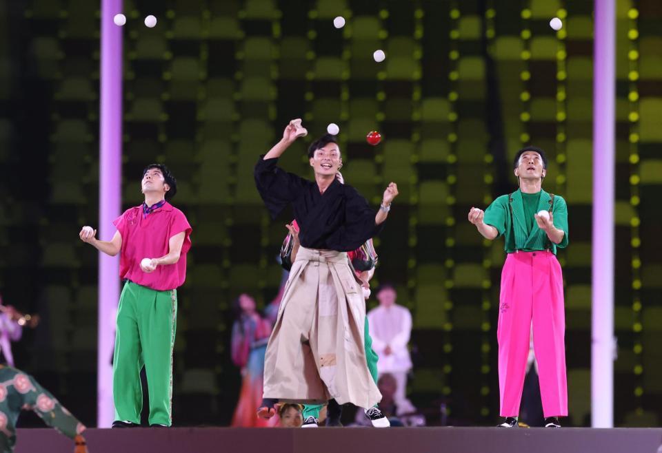 閉会式で行われたパフォーマンス＝代表撮影