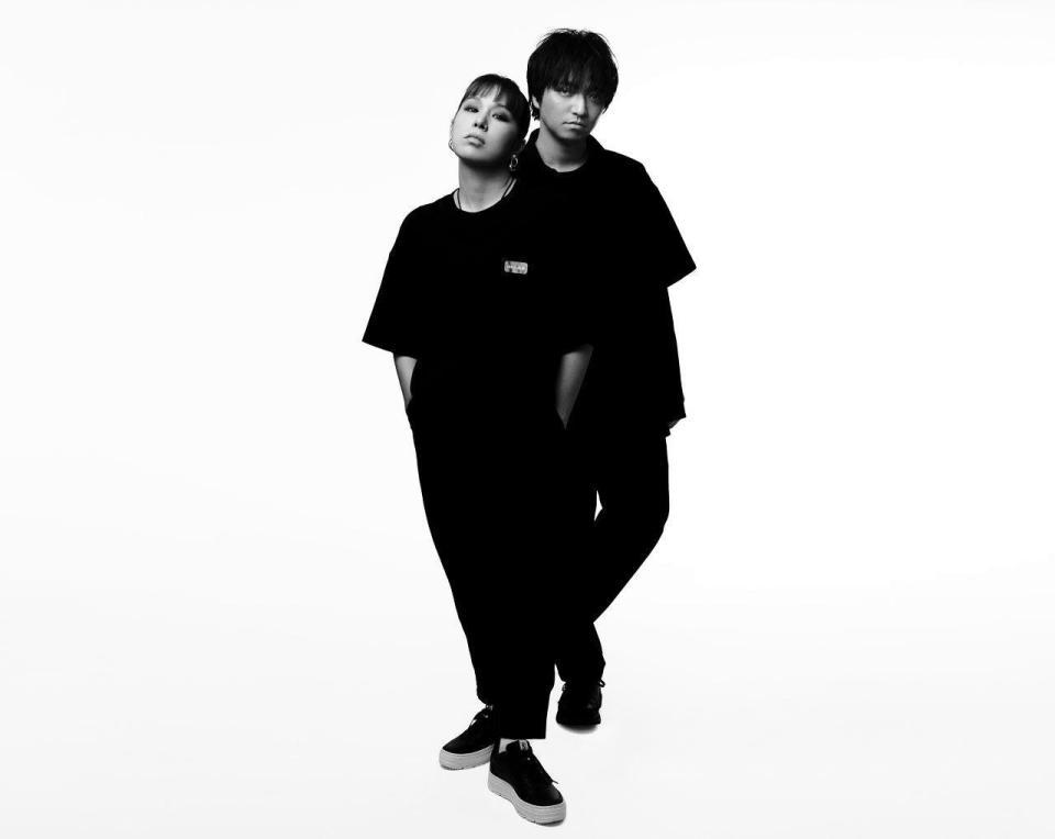 初コラボをしたＡＩ（左）と三浦大知