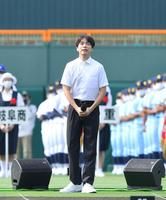 　開会式の冒頭で「栄冠は君に輝く」を熱唱した山崎育三郎（撮影・伊藤笙子）