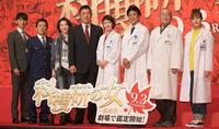 完成報告会に登場した（左から）石井一彰、金田明夫、若村麻由美、内藤剛志、沢口靖子、風間トオル、斉藤暁、山本ひかる＝丸の内ＴＯＥＩ（撮影・三好信也）