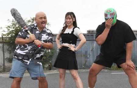 “前哨戦”を勝利しご機嫌の（左から）クロチちゃん、乃蒼ヒカリ、スーパー・ササダンゴ・マシン＝千葉県・浦安マリーナ（撮影・金田祐二）