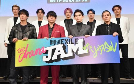 　制作発表会見に出席した（前列左から）鈴木伸之、青柳翔、町田啓太、ＳＡＢＵ監督（後列左から）秋山真太郎、小澤雄太、佐藤寛太、小野塚勇人、八木将康＝東京・スペースＦＳ汐留（撮影・西岡正）