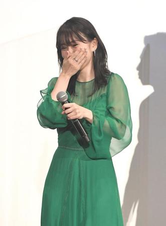 　結婚を祝福され照れる大島優子＝東京・ＴＯＨＯシネマズ六本木ヒルズ（撮影・金田祐二）