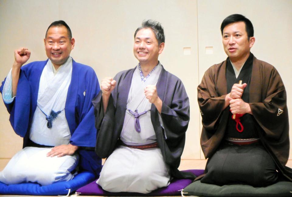 「くしかつの会」をＰＲした（左から）桂かい枝、桂春蝶、桂吉弥＝神戸新開地・喜楽館