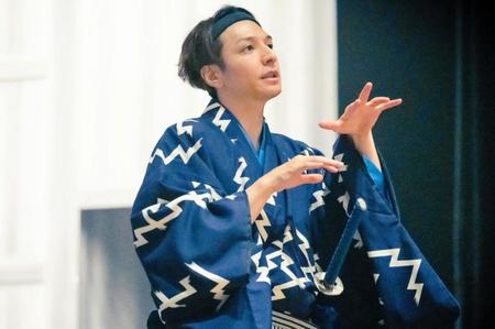 　けいこをする生田斗真（撮影　田中聖太郎）