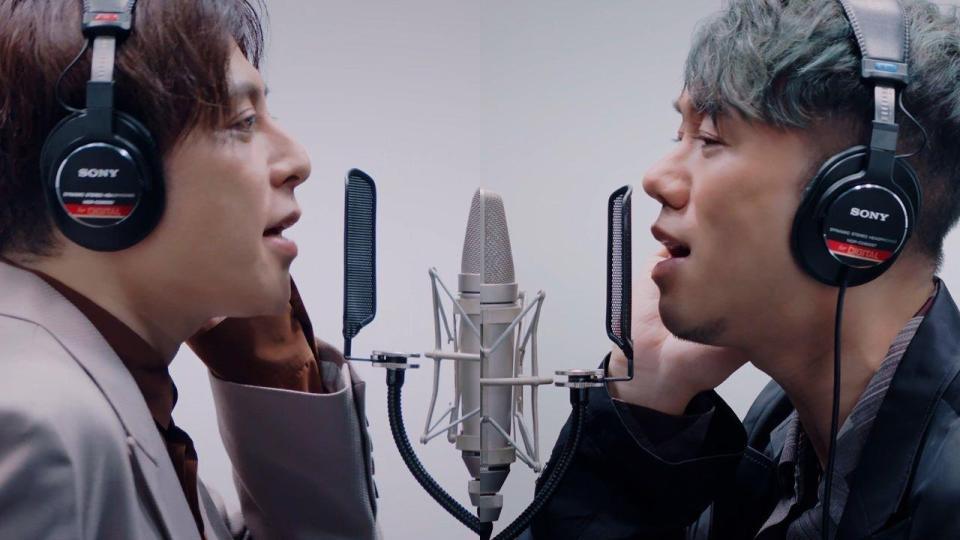 　「ＴＨＥ　ＦＩＲＳＴ　ＴＡＫＥ　ＦＥＳ」で歌うＣＨＥＭＩＳＴＲＹの堂珍嘉邦（左）と川畑要