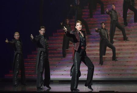 　華麗なダンスを披露する珠城りょう（Ｃ）宝塚歌劇団