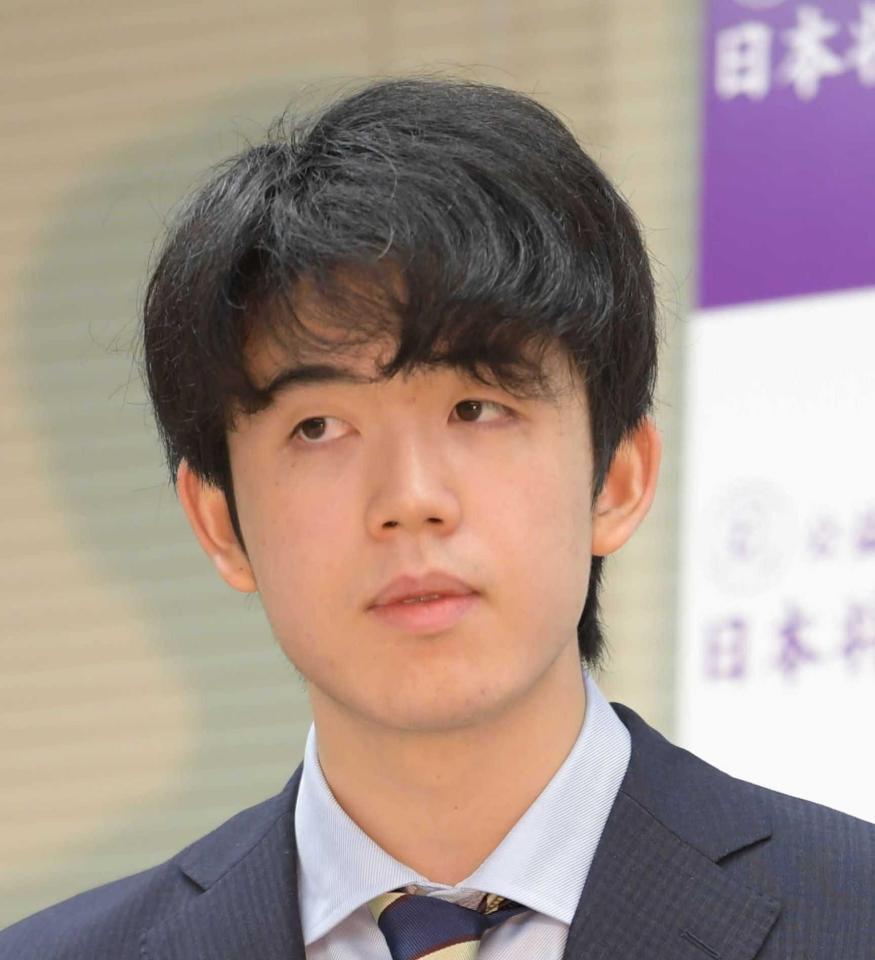 　藤井聡太二冠