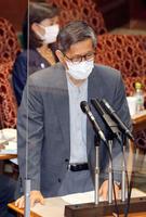 参院内閣委の閉会中審査で、答弁する新型コロナウイルス感染症対策分科会の尾身茂会長＝19日午前