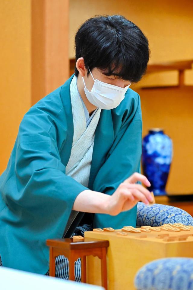 防衛へ王手をかけた藤井聡太王位（日本将棋連盟提供）