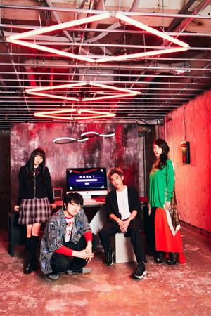 　ドラマ「ＧＯＳＳＩＰ　ＢＯＸ」に出演する（左から）浅川梨奈、井口理、吉村界人、ＭＥＧＵＭＩ