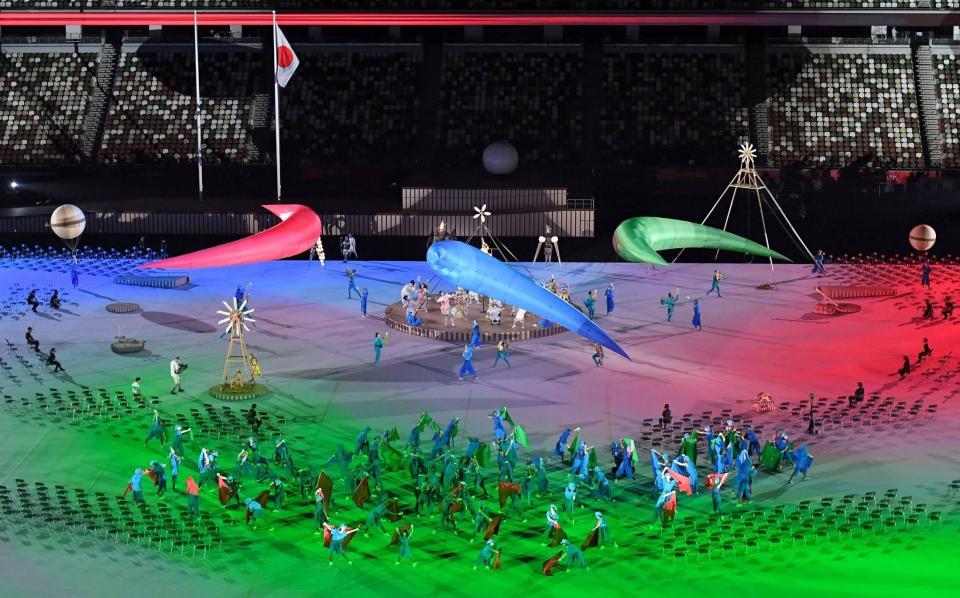 会場に現れたパラリンピックのシンボルマークの、巨大なスリーアギトス（撮影・伊藤笙子）