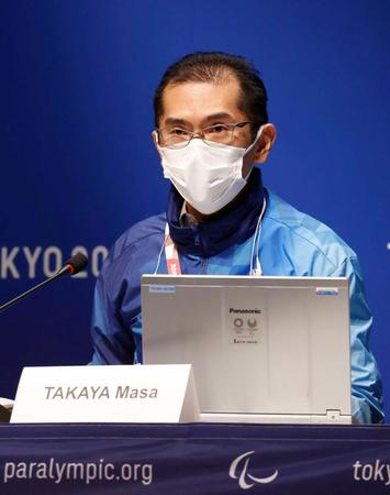 　記者会見で、質問に答える組織委の高谷正哲スポークスパーソン＝東京都江東区