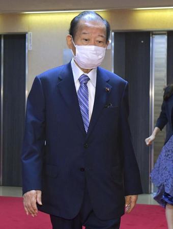 　菅首相との会談に臨む自民党の二階幹事長＝25日午前、東京・永田町の党本部