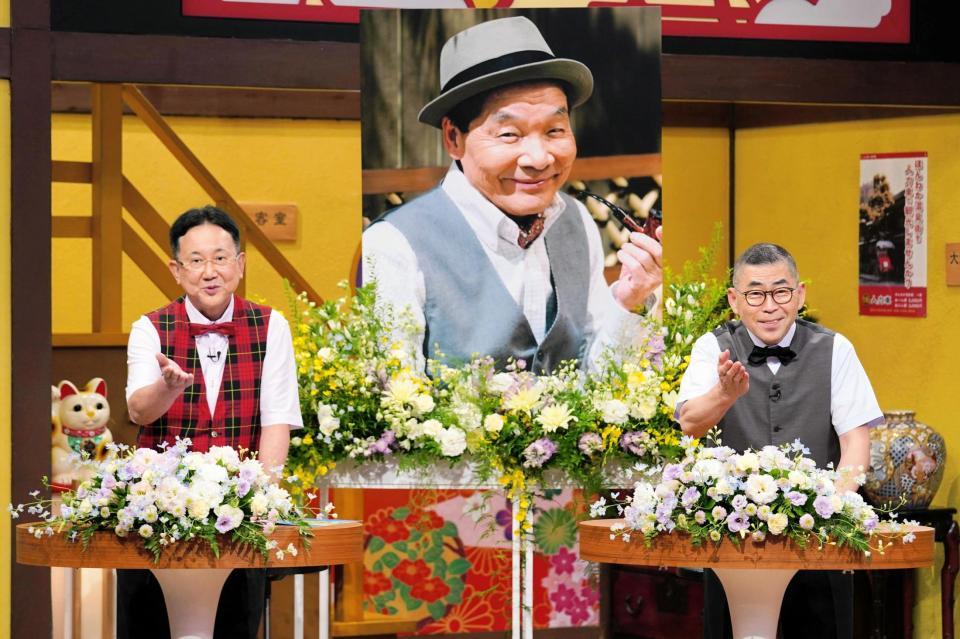 　笑福亭仁鶴さん追悼企画を行う「大阪ほんわかテレビ」に出演した桂南光（右）と森たけしアナウンサー