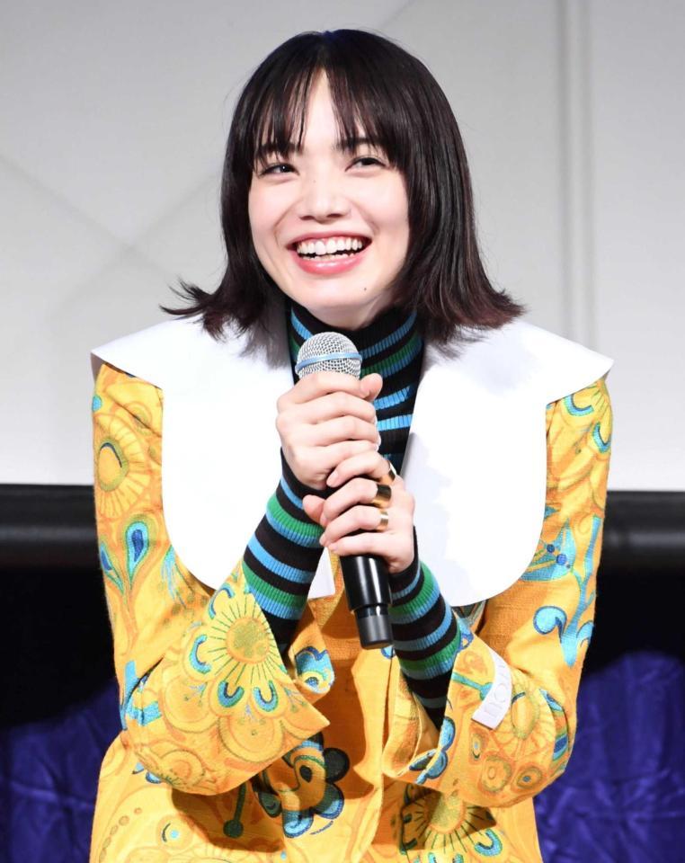 　笑顔でトークする小松菜奈＝都内のホテル（撮影・棚橋慶太）