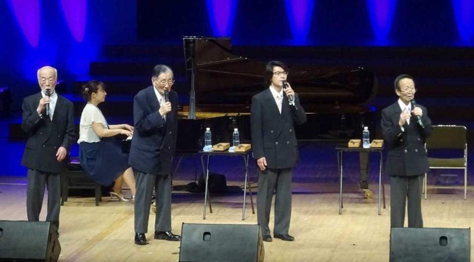 　宮崎市での「童謡の祭典」に出演したボニージャックス。右端が西脇さん＝７月４日（ベイビーブー提供）