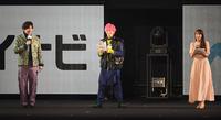 トークをする（左から）ＥＸＩＴのりんたろー。、兼近大樹、鷲見玲奈＝さいたまスーパーアリーナ（撮影・開出牧）