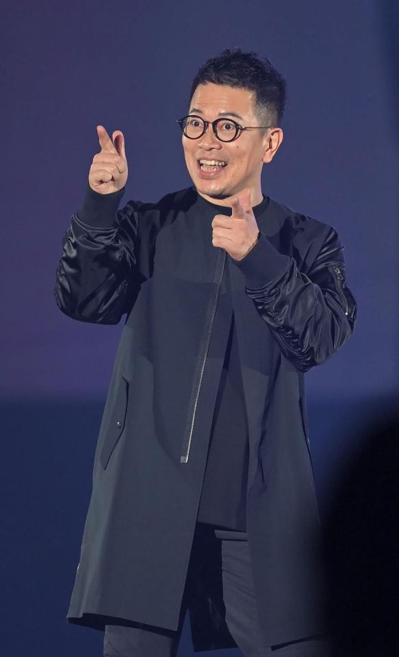 「宮迫です！」のポーズを決める宮迫博之＝京セラドーム（撮影・高部洋祐）