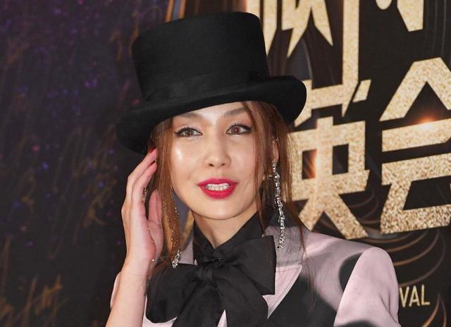 中島美嘉 白まつ毛 眉メイクに 氷の女王 衝撃的 雪の華流れた 芸能 デイリースポーツ Online