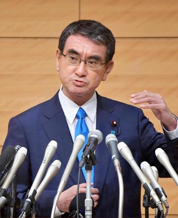 記者会見で自民党総裁選への立候補を正式表明する河野行革相＝10日午後、国会