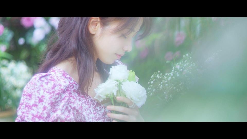 横山由依の卒業ソング「君がいなくなる１２月」のＭＶの一場面（Ｃ）ＡＫＢ４８／キングレコード