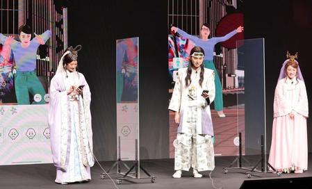 オンラインで行われたイベントに出席した（左から）菜々緒、松田翔太、川栄李奈
