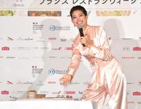 自身がプロデュースしたコースを紹介する森星＝東京・丸の内のパレスホテル東京（撮影・伊藤笙子）