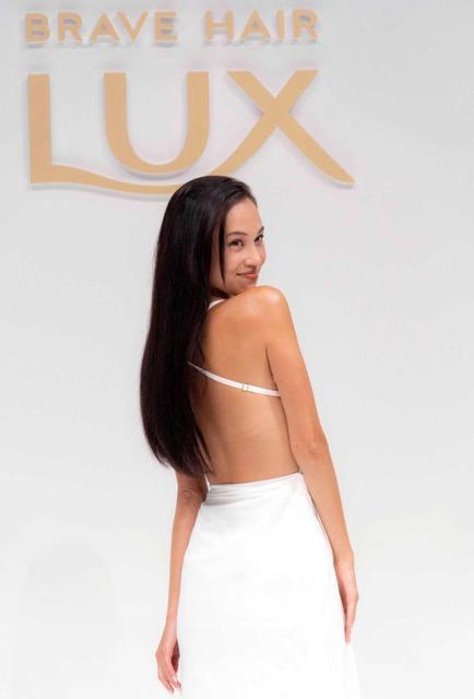 水原希子「夏の名残惜しさを表現」セクシー美背中にロングヘア「自分の