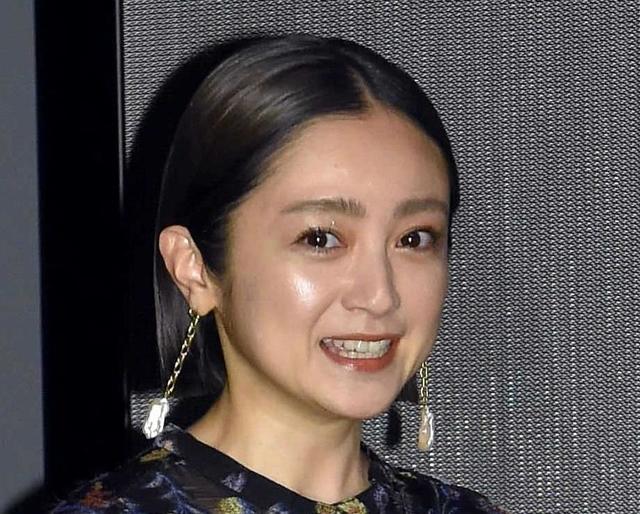 安達祐実 鮮やかピンクシャツで４０代初の舞台報告 これからも応援して 芸能 デイリースポーツ Online