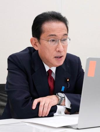 　農業関係者とリモート対話する自民党の岸田前政調会長＝国会