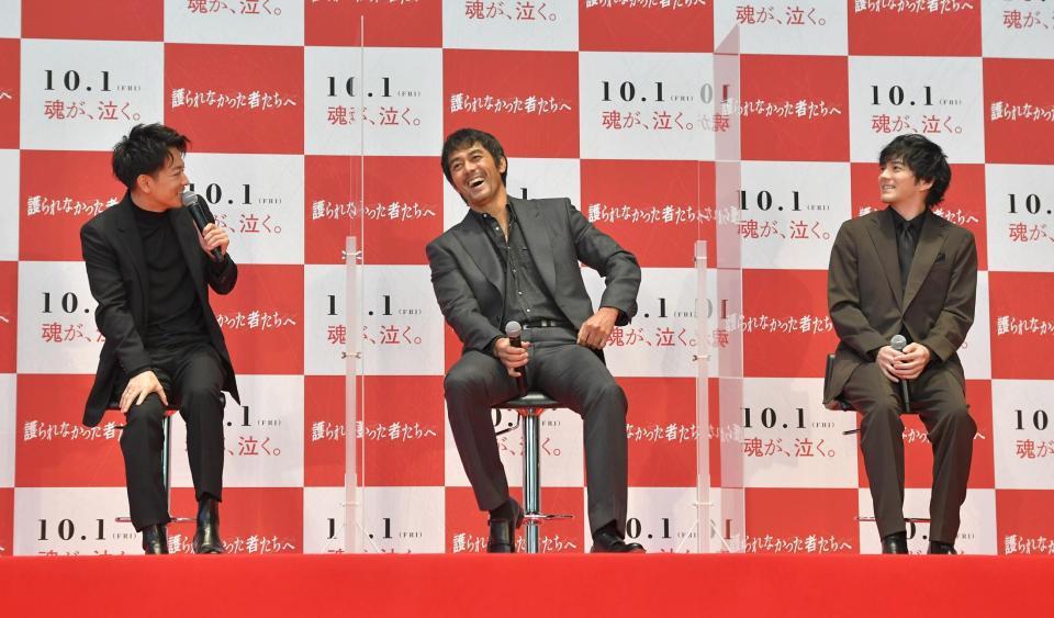 トークイベントに出席した（左から）佐藤健、阿部寛、林遣都＝都内（撮影・出月俊成）