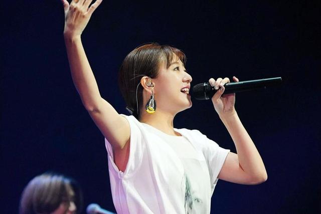 元AAA伊藤千晃脱退後初ツアー ファンへ感謝唱「歌で返したい