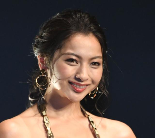 ゆきぽよ 網タイツ ボンデージ風服で ハロウィン何着ようかな 投稿に批判も 芸能 デイリースポーツ Online